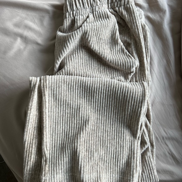 Aritzia Wilfred Paige pant - Picture 3 of 3